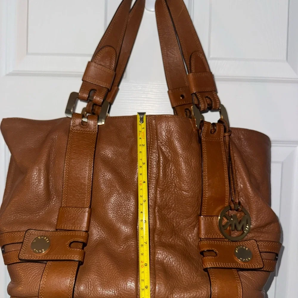 Michael Kors Tan Leather Shoulder Bag - Picture 2 of 5